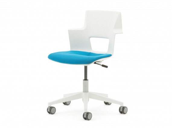 Shortcut chair in Arctic White