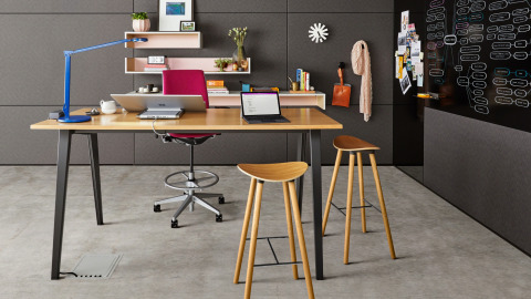 B-Free Tables with stools